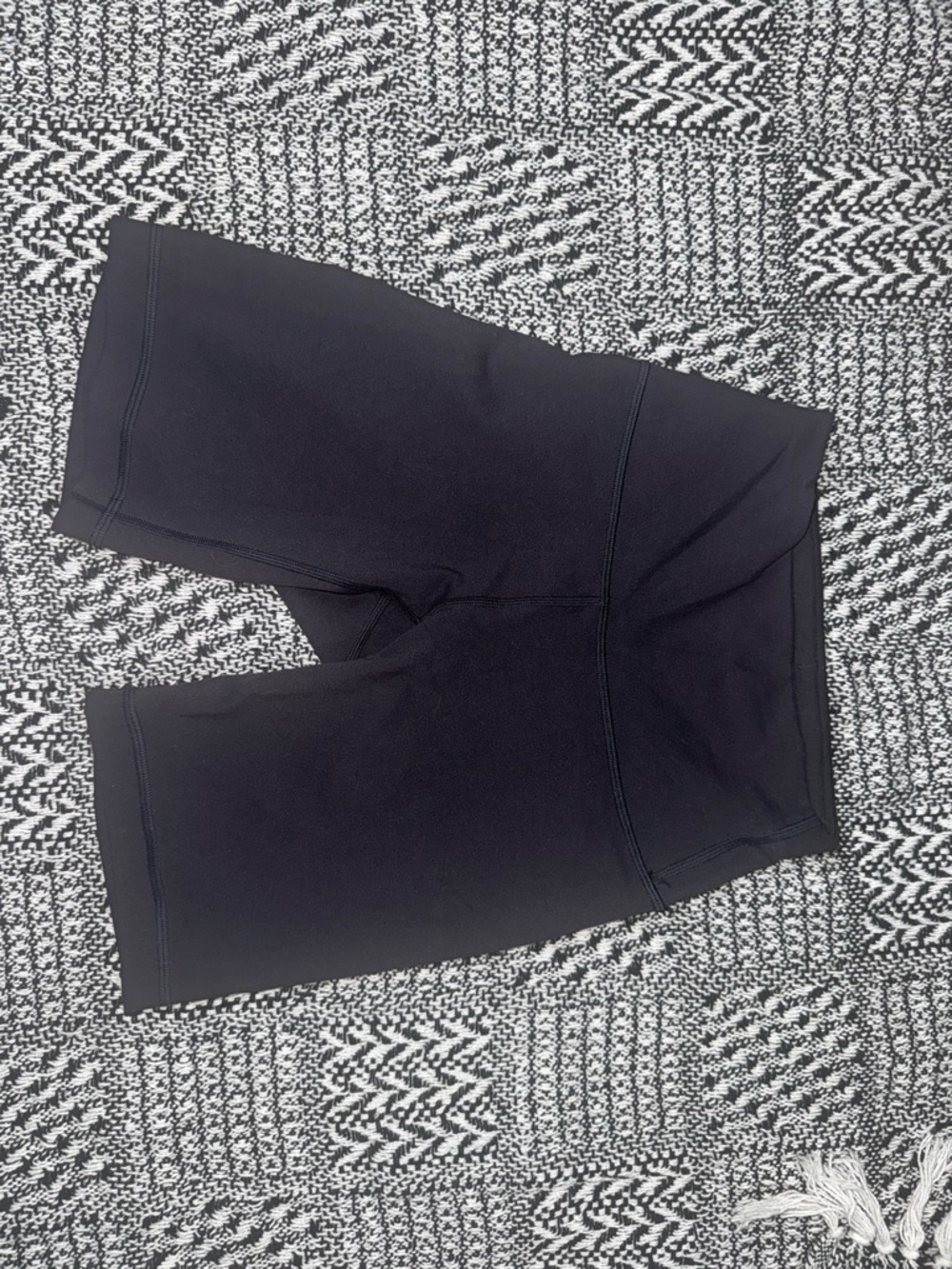 lululemon athletica Black Wunder train shorts 6”